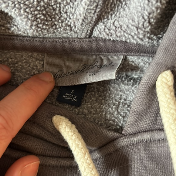 Like new sweatshirt from Target brand - Picture 2 of 2